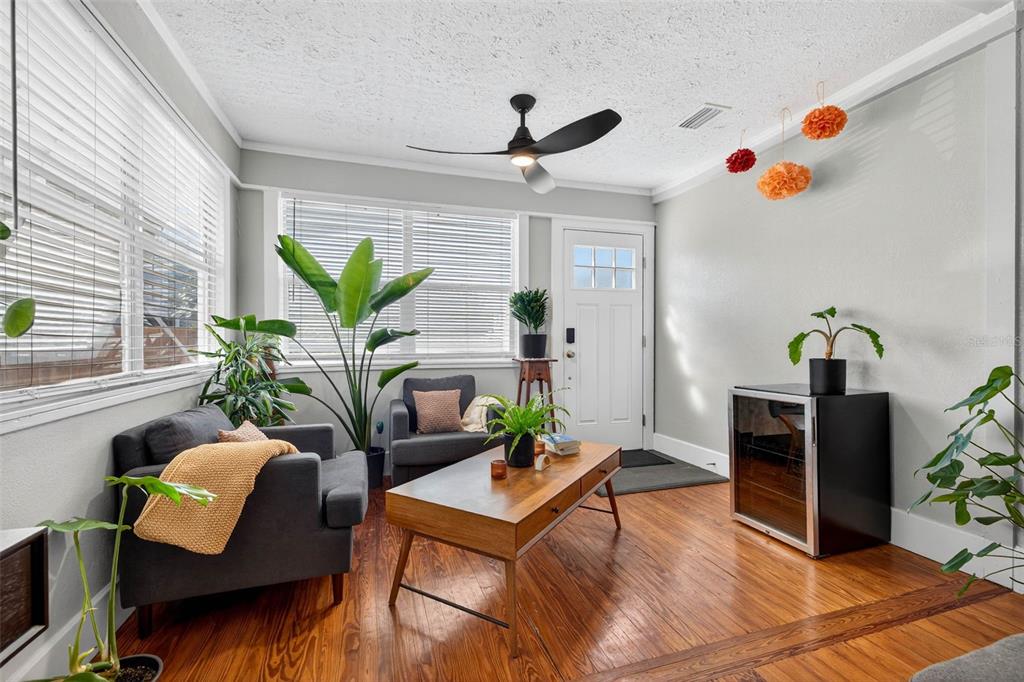 447 23rd Street North St. Petersburg, FL 33713 - Photo 5 of 28 a living room with patio furniture and a potted plant