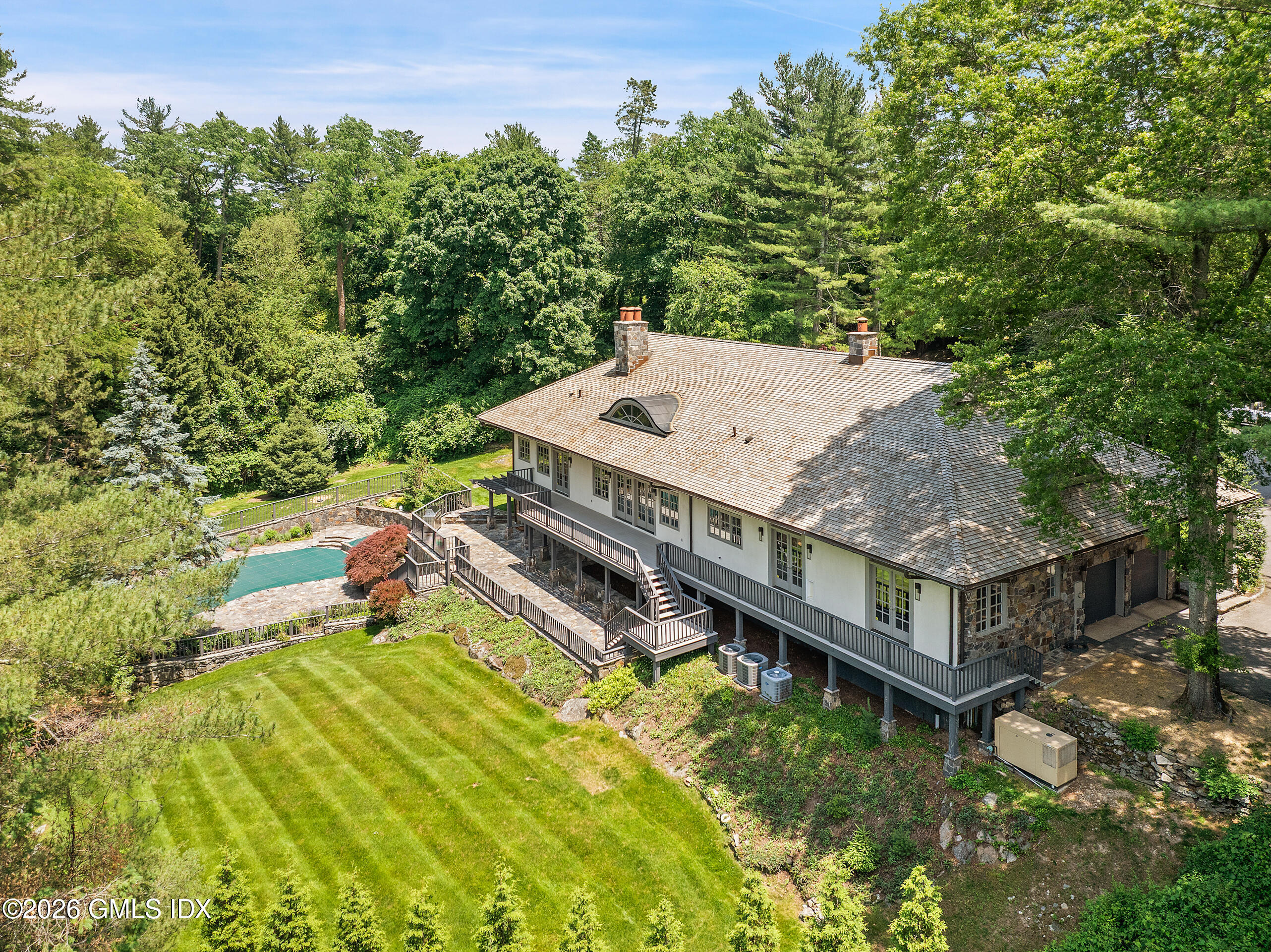 21 Pecksland Road Greenwich, CT 06831 - Photo 30 of 32 SIDE VIEW