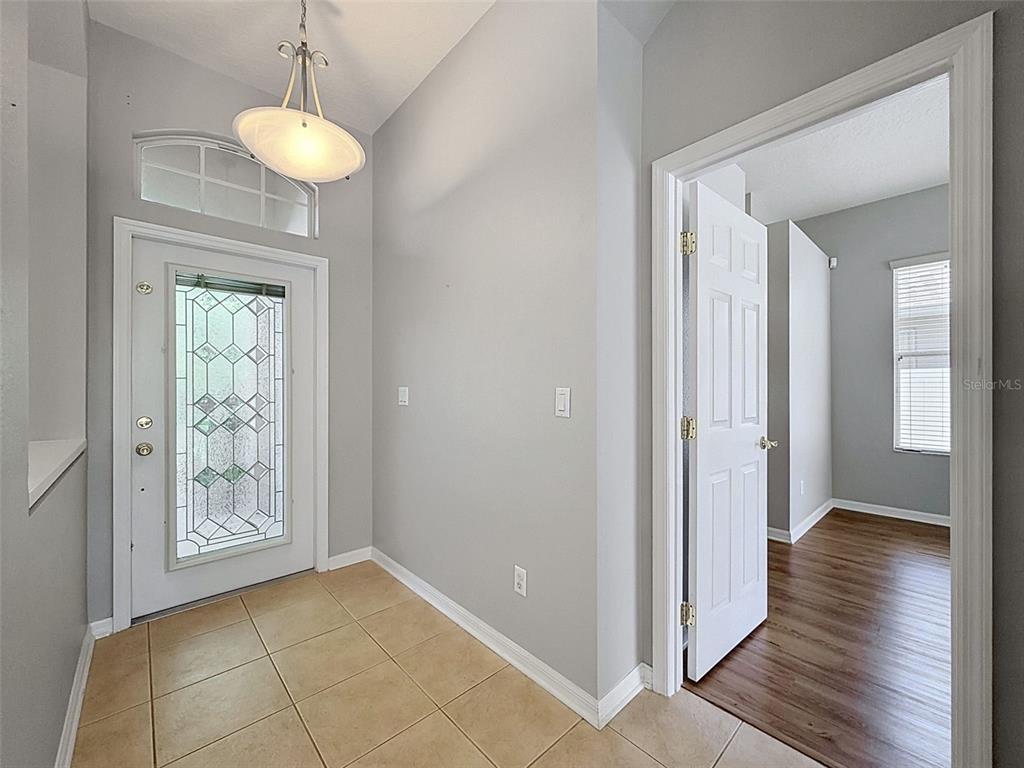 2021 Rutherford Drive Dover, FL 33527 - Photo 6 of 54