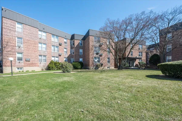 $349,500 | 510 Dubois Avenue, Unit B1, Valley Stream, NY 11581