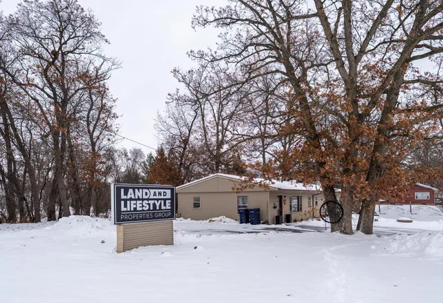$975 | 4256 Fox Hills Court, Janesville, WI 53546