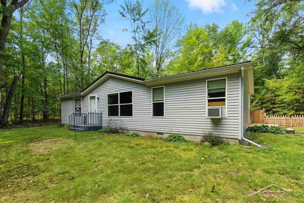450 West Wackerly Road Sanford, MI 48657 - Photo 3 of 37 Gallery Image 3