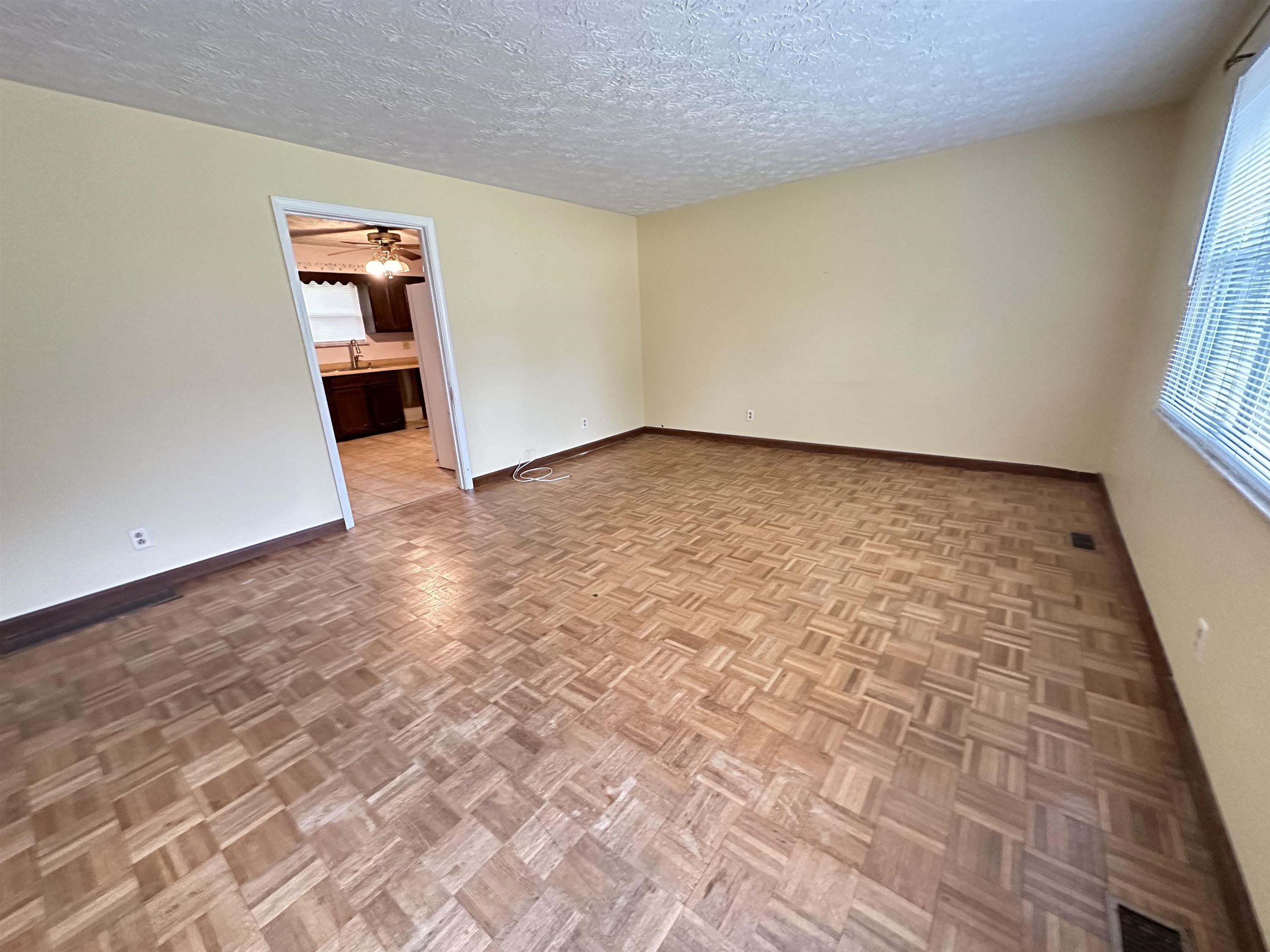 1027 Chippewa Road Ashland, KY 41102 - Photo 4 of 26