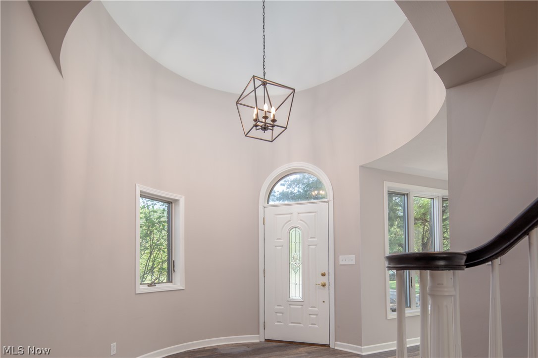 12950 Schreiber Road Valley View, OH 44125 - Photo 5 of 34