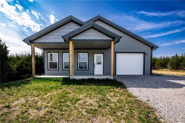 $249,000 | 213 Bald Eagle Drive, Linn Valley, KS 66040
