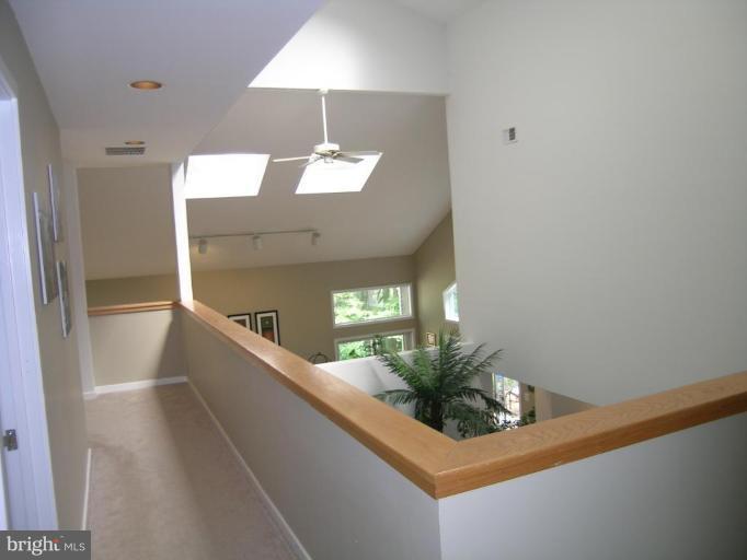 732 Springvale Road Great Falls, VA 22066 - Photo 18 of 30 Hallway