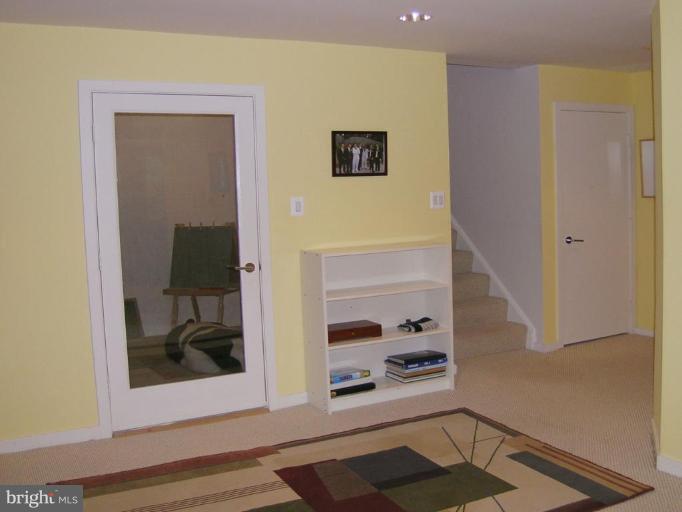 732 Springvale Road Great Falls, VA 22066 - Photo 19 of 30 Lobby