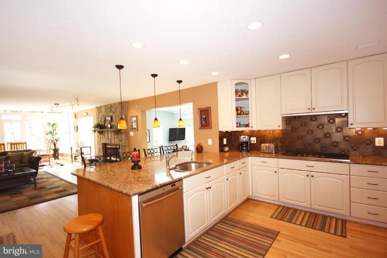 732 Springvale Road Great Falls, VA 22066 - Photo 3 of 30 Kitchen