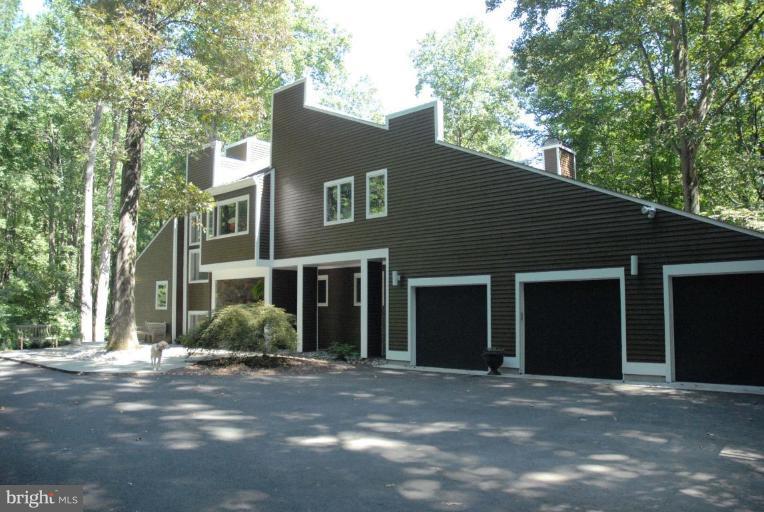 732 Springvale Road Great Falls, VA 22066 - Photo 25 of 30 Exterior #2