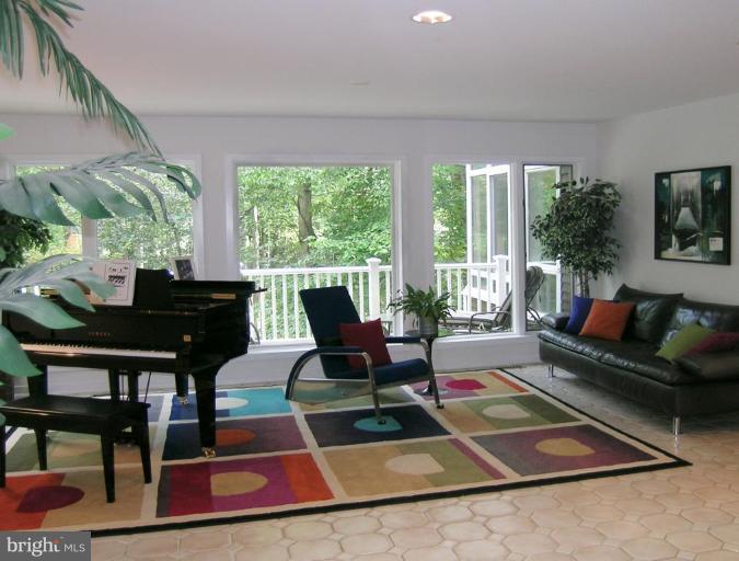 732 Springvale Road Great Falls, VA 22066 - Photo 6 of 30 Living Room