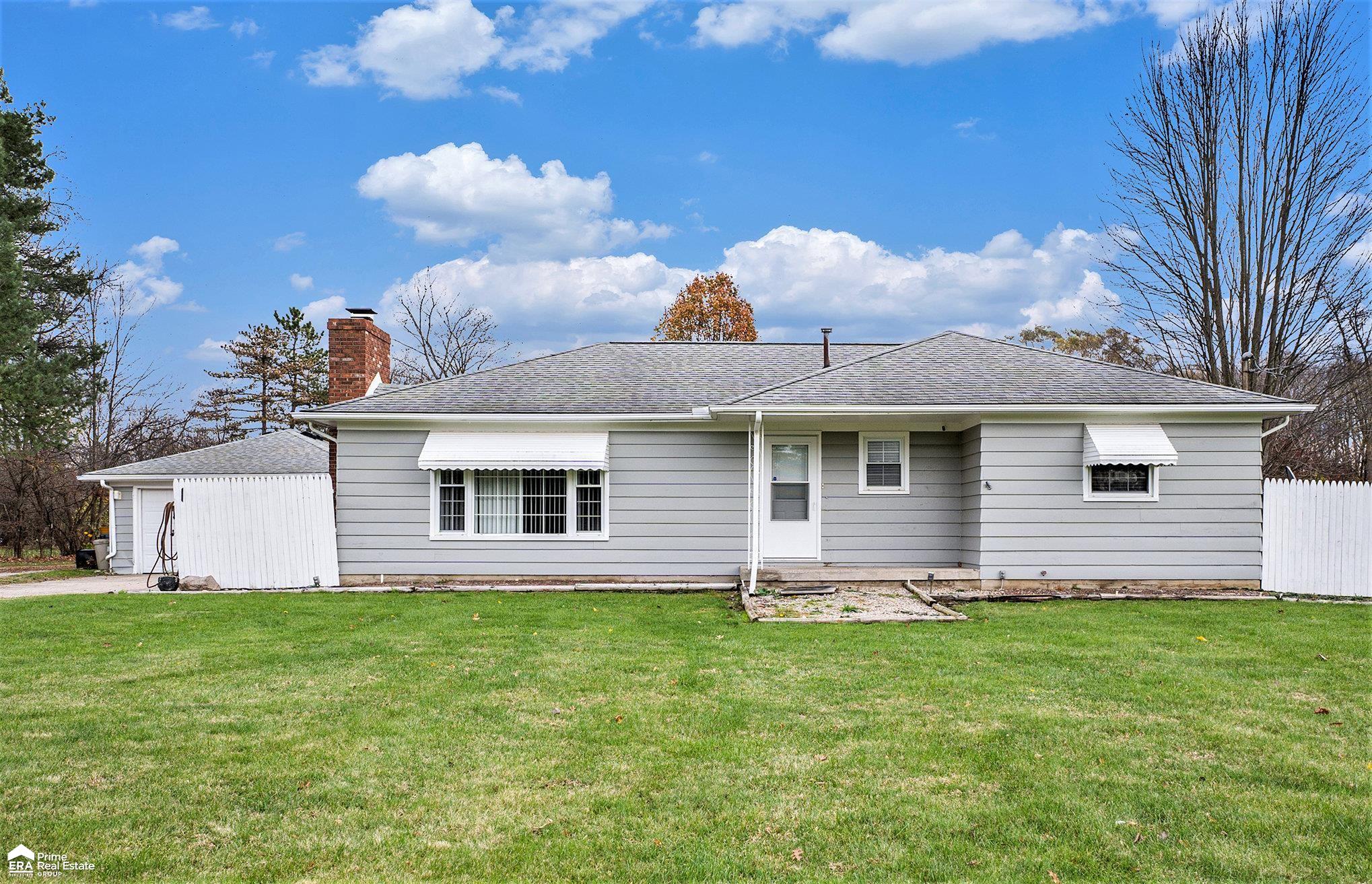 4186 North Center Road Flint, MI 48506 - Photo 1 of 40 50157512-e1647b9a-8c06-4a34-b734-b27fd78f1d28.JPG