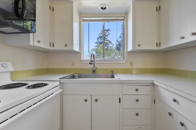 $395,000 | 1719 North Willow Road, Spokane Valley, WA 99206