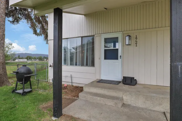 $395,000 | 1719 North Willow Road, Spokane Valley, WA 99206