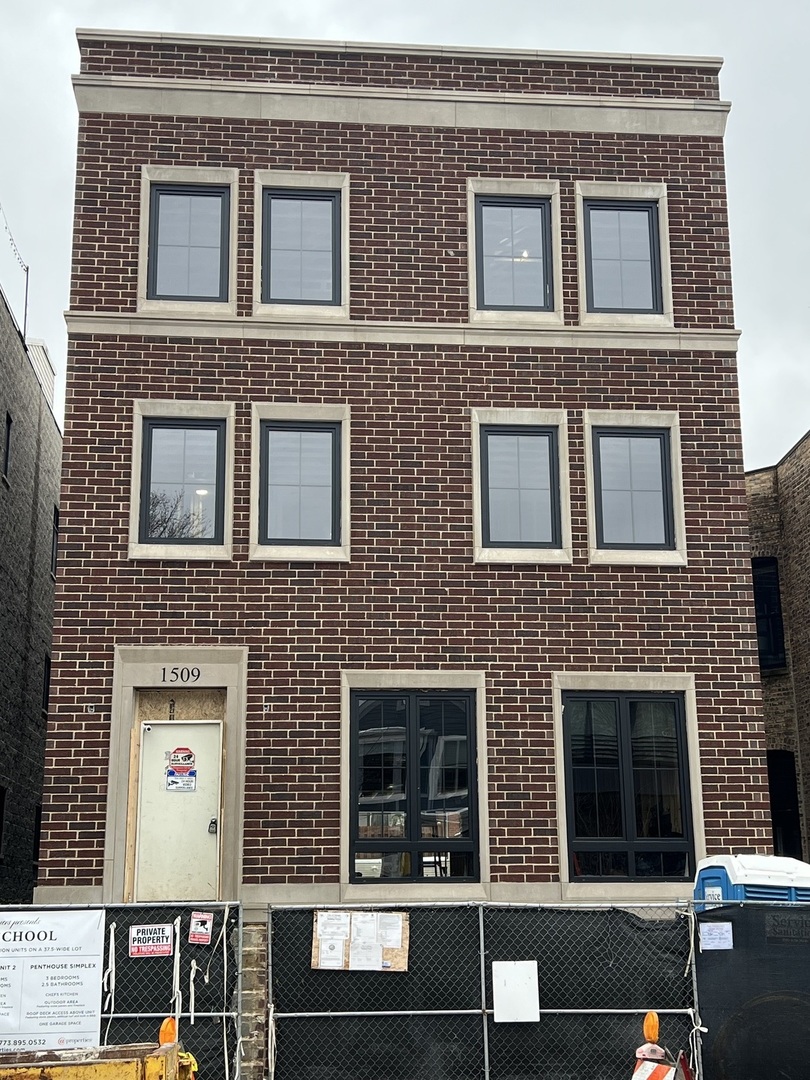 1509 West School Street, Unit 1 Chicago, IL 60657 - Photo 1 of 11 a building view