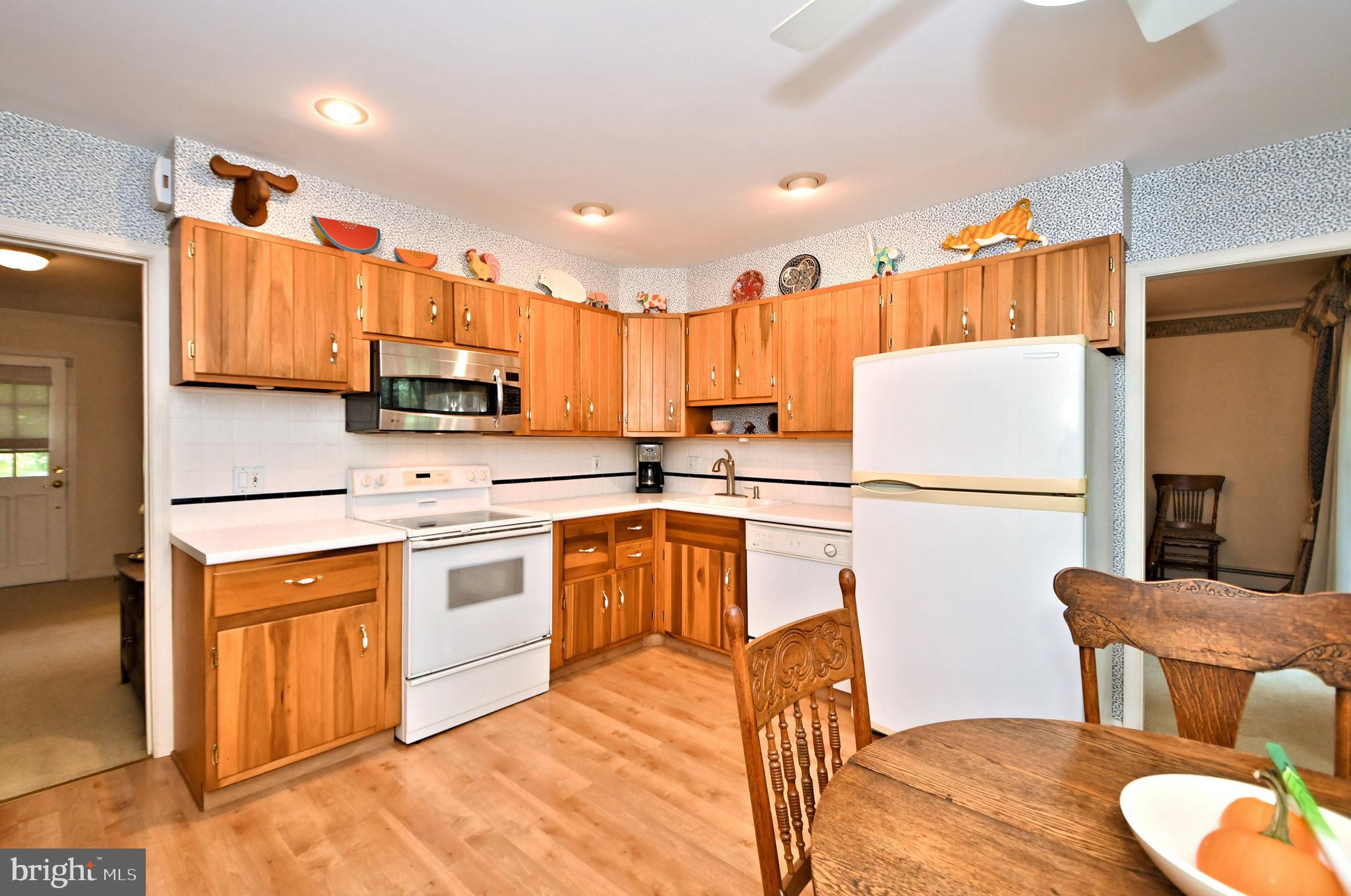 335 Powderhorn Road Fort Washington, PA 19034 - Photo 11 of 41 Eat-in kitchen