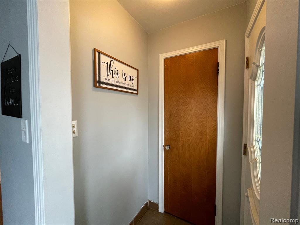 7431 Coolidge Street Center Line, MI 48015 - Photo 4 of 19