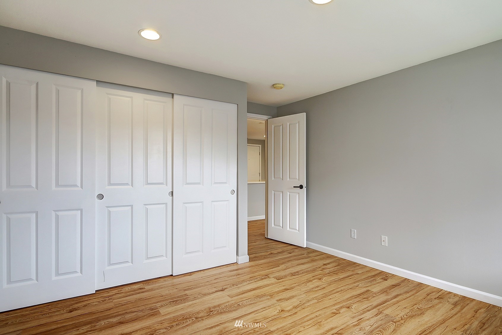 1124 North 92nd Street, Unit 101 Seattle, WA 98103 - Photo 8 of 14 a view of an empty room
