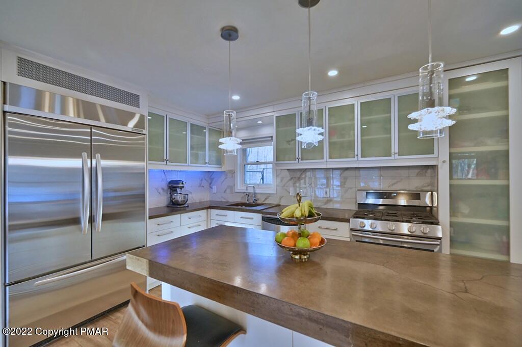 428 Big Oak Road Canadensis, PA 18325 - Photo 11 of 54 Kitchen
