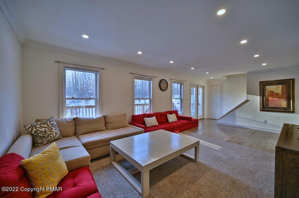 428 Big Oak Road Canadensis, PA 18325 - Photo 3 of 54 Living Room