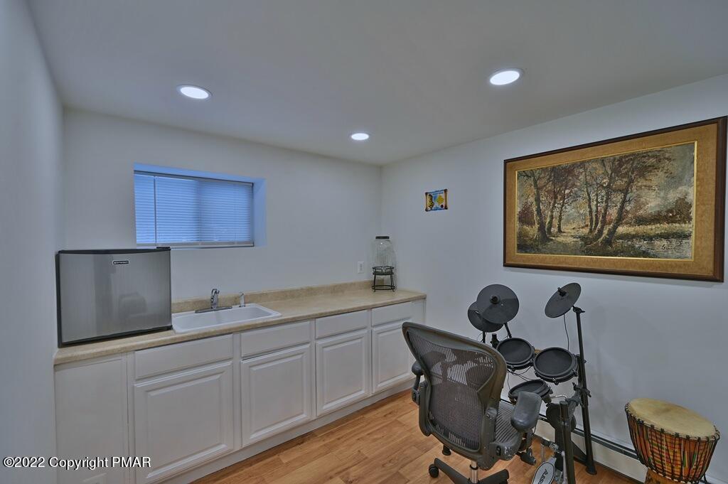 428 Big Oak Road Canadensis, PA 18325 - Photo 38 of 54 Guest Kitchenette
