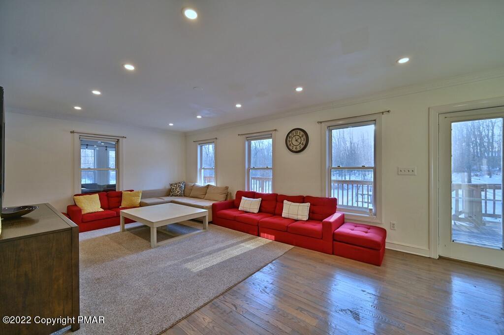 428 Big Oak Road Canadensis, PA 18325 - Photo 4 of 54 Living Room