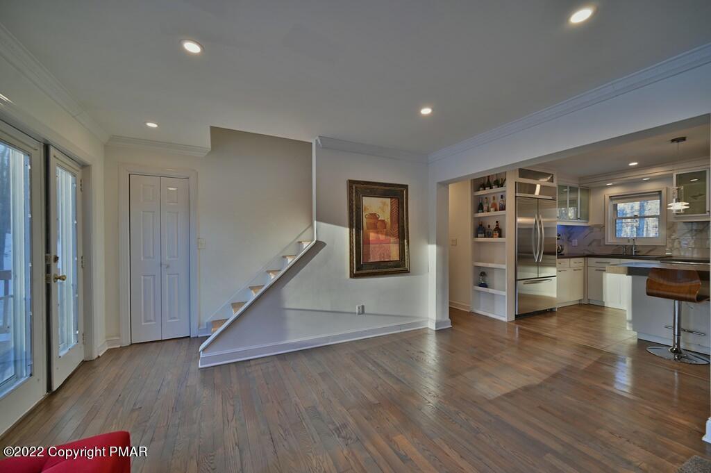 428 Big Oak Road Canadensis, PA 18325 - Photo 7 of 54 Living Room