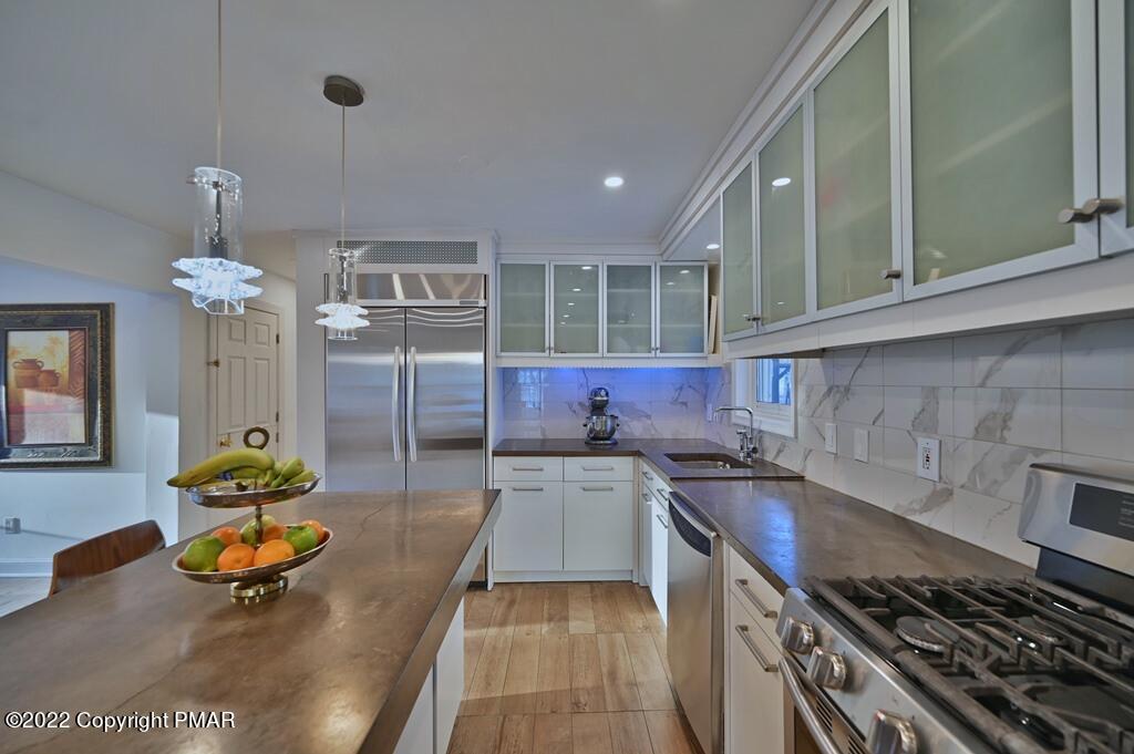 428 Big Oak Road Canadensis, PA 18325 - Photo 10 of 54 Tiled Flooring & Backsplash