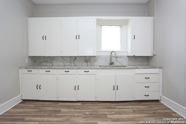 804 Cantrell Avenue Jourdanton, TX 78026 - Photo 13 of 17