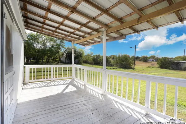 $1,450 | 804 Cantrell Avenue, Jourdanton, TX 78026