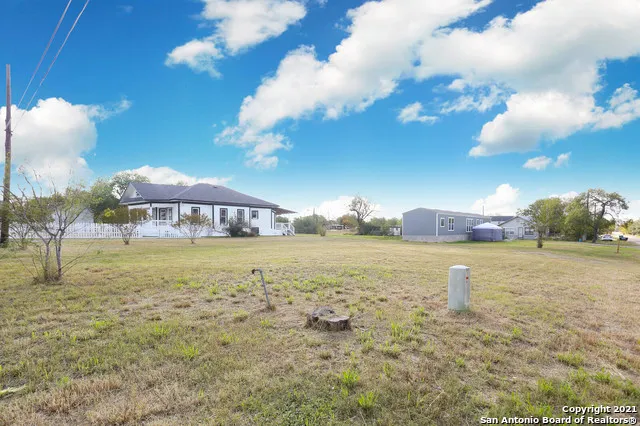 $1,525 | 804 Cantrell Avenue, Jourdanton, TX 78026