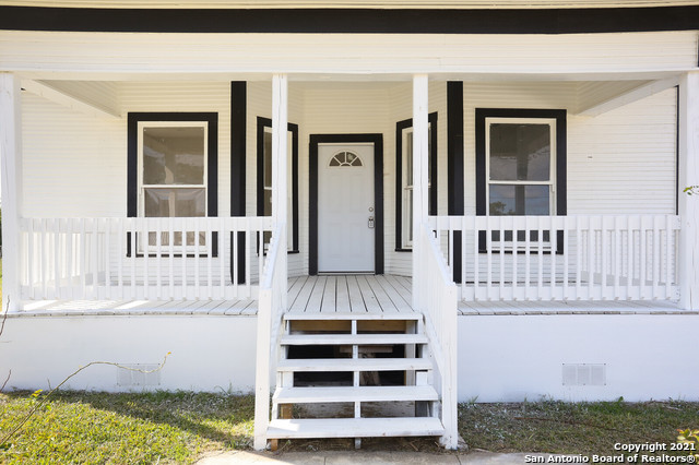 804 Cantrell Avenue Jourdanton, TX 78026 - Photo 4 of 17