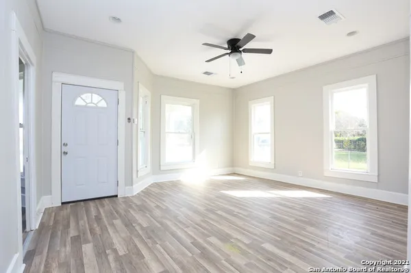 $1,450 | 804 Cantrell Avenue, Jourdanton, TX 78026