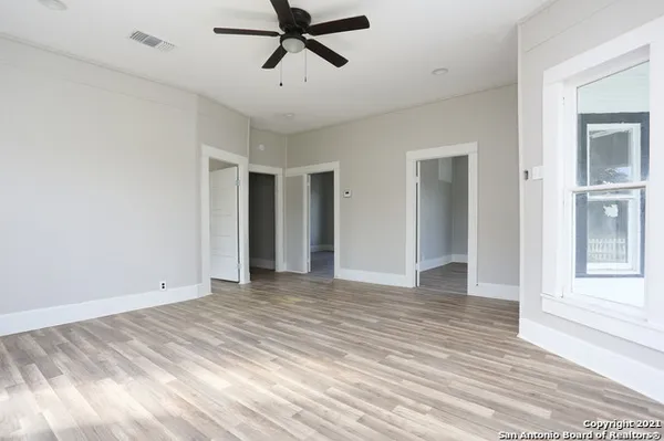 $1,450 | 804 Cantrell Avenue, Jourdanton, TX 78026