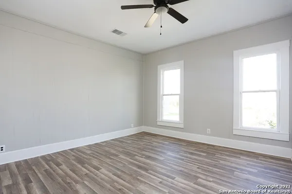$1,450 | 804 Cantrell Avenue, Jourdanton, TX 78026