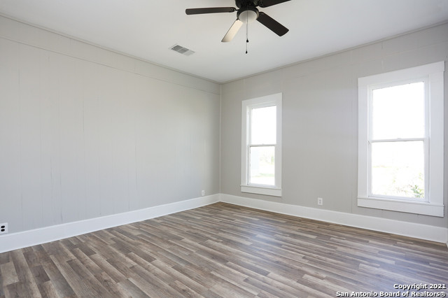 804 Cantrell Avenue Jourdanton, TX 78026 - Photo 8 of 17