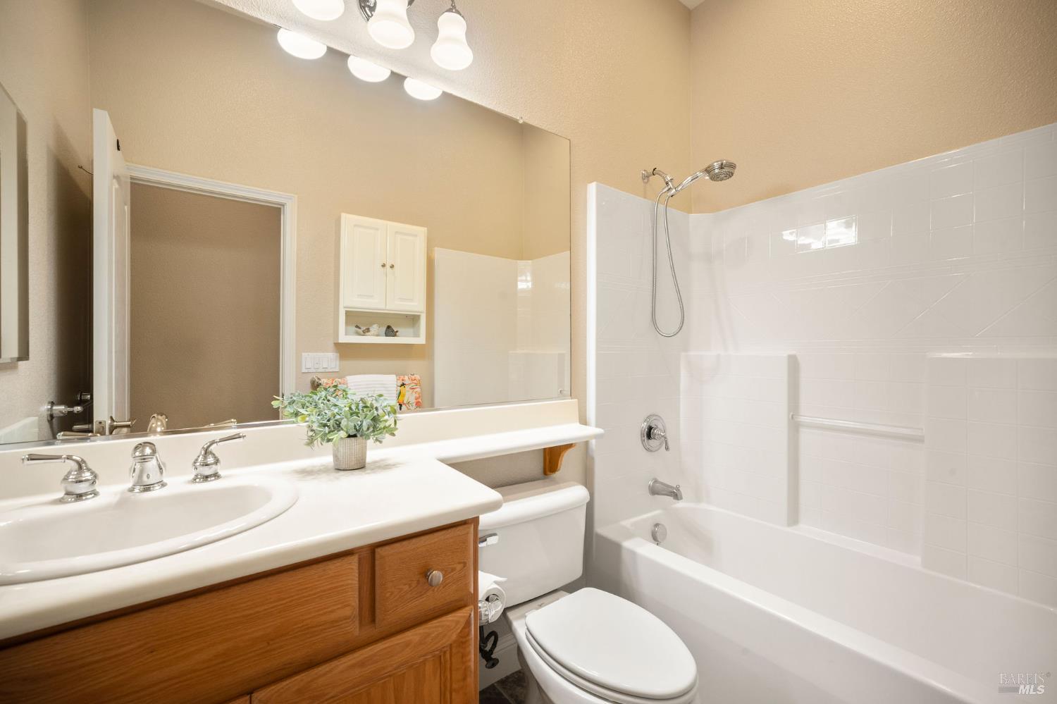 210 Magnolia Drive Rio Vista, CA 94571 - Photo 24 of 69 bath 2