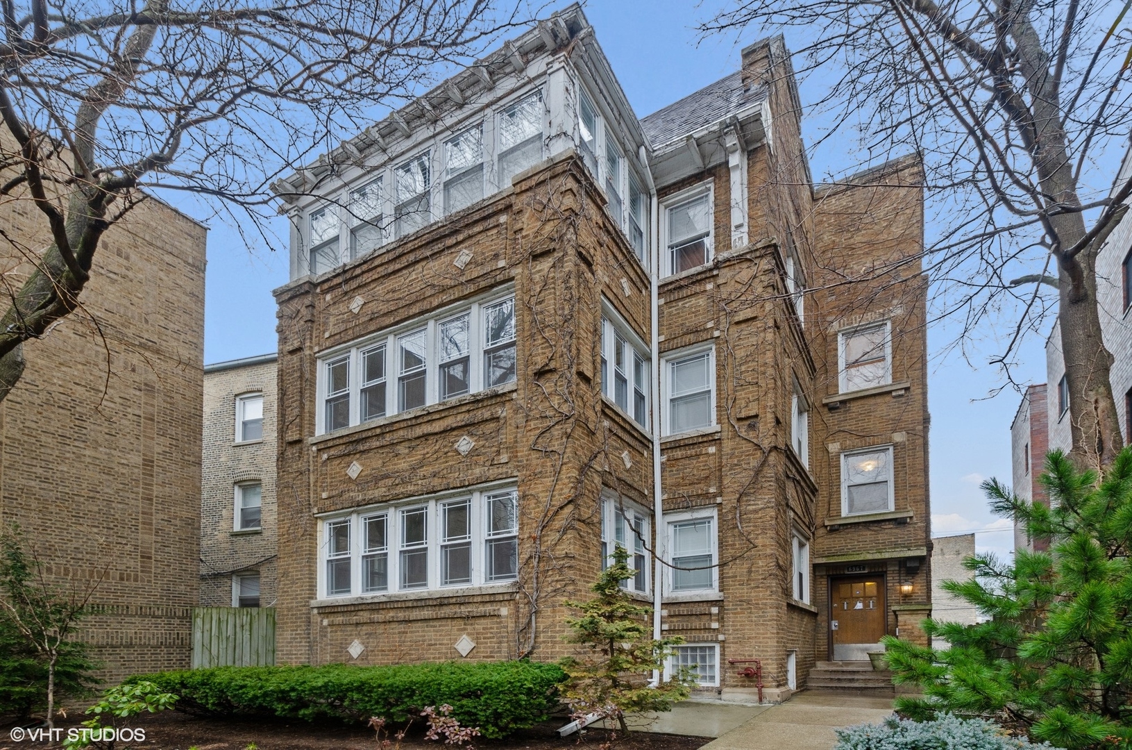 6967 North Sheridan Road, Unit 2 Chicago, IL 60626 - Photo 1 of 26 Gallery Image 1