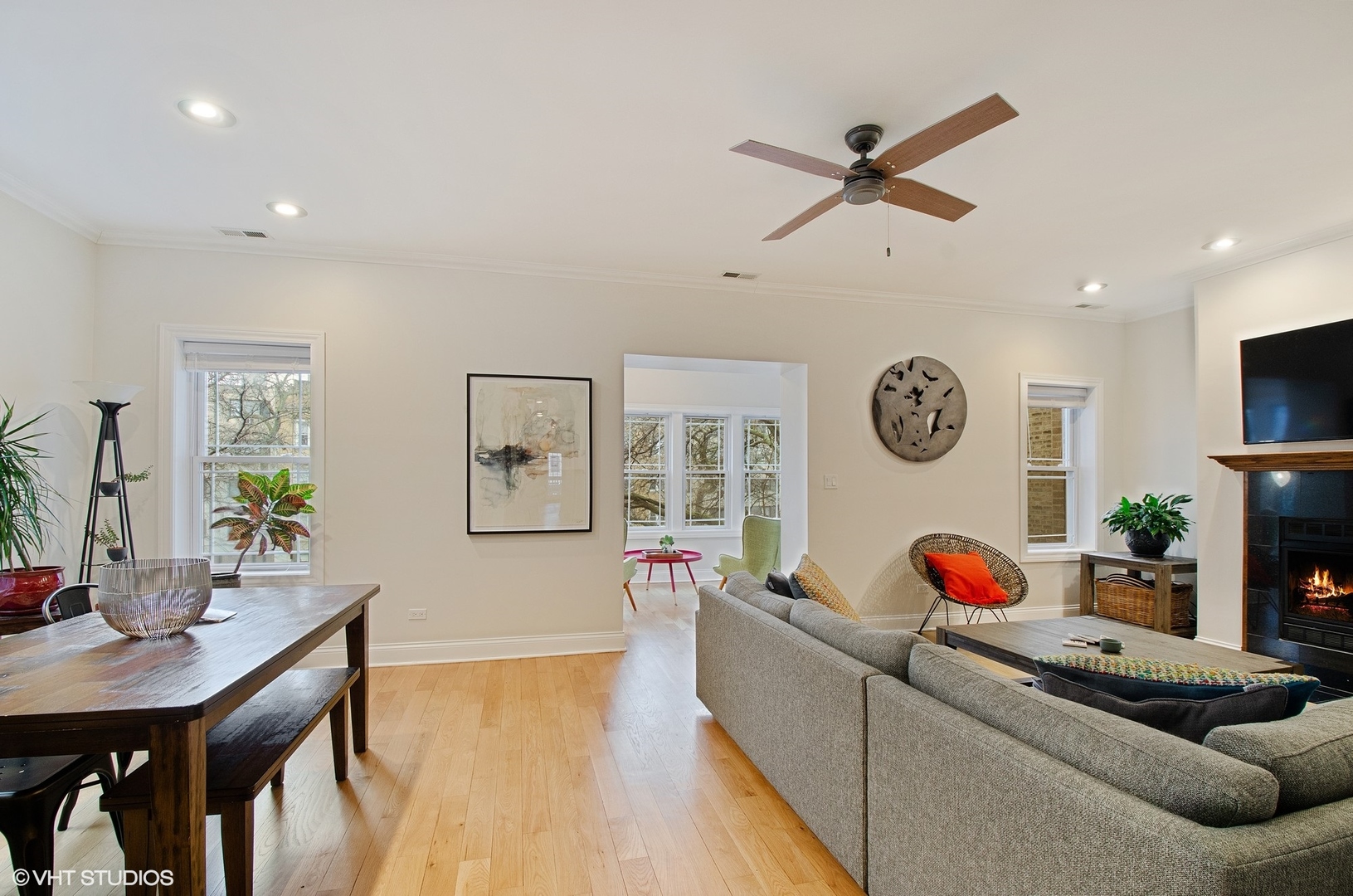 6967 North Sheridan Road, Unit 2 Chicago, IL 60626 - Photo 2 of 26 Gallery Image 2
