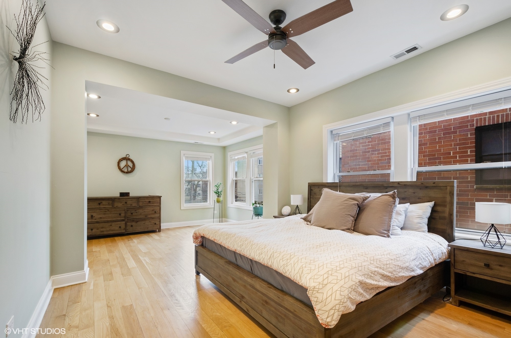 6967 North Sheridan Road, Unit 2 Chicago, IL 60626 - Photo 16 of 26 Gallery Image 16