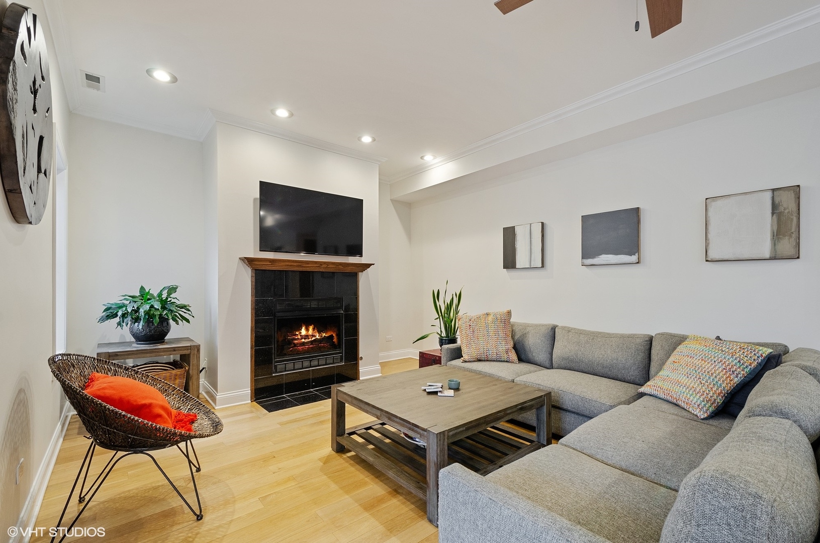 6967 North Sheridan Road, Unit 2 Chicago, IL 60626 - Photo 4 of 26 Gallery Image 4