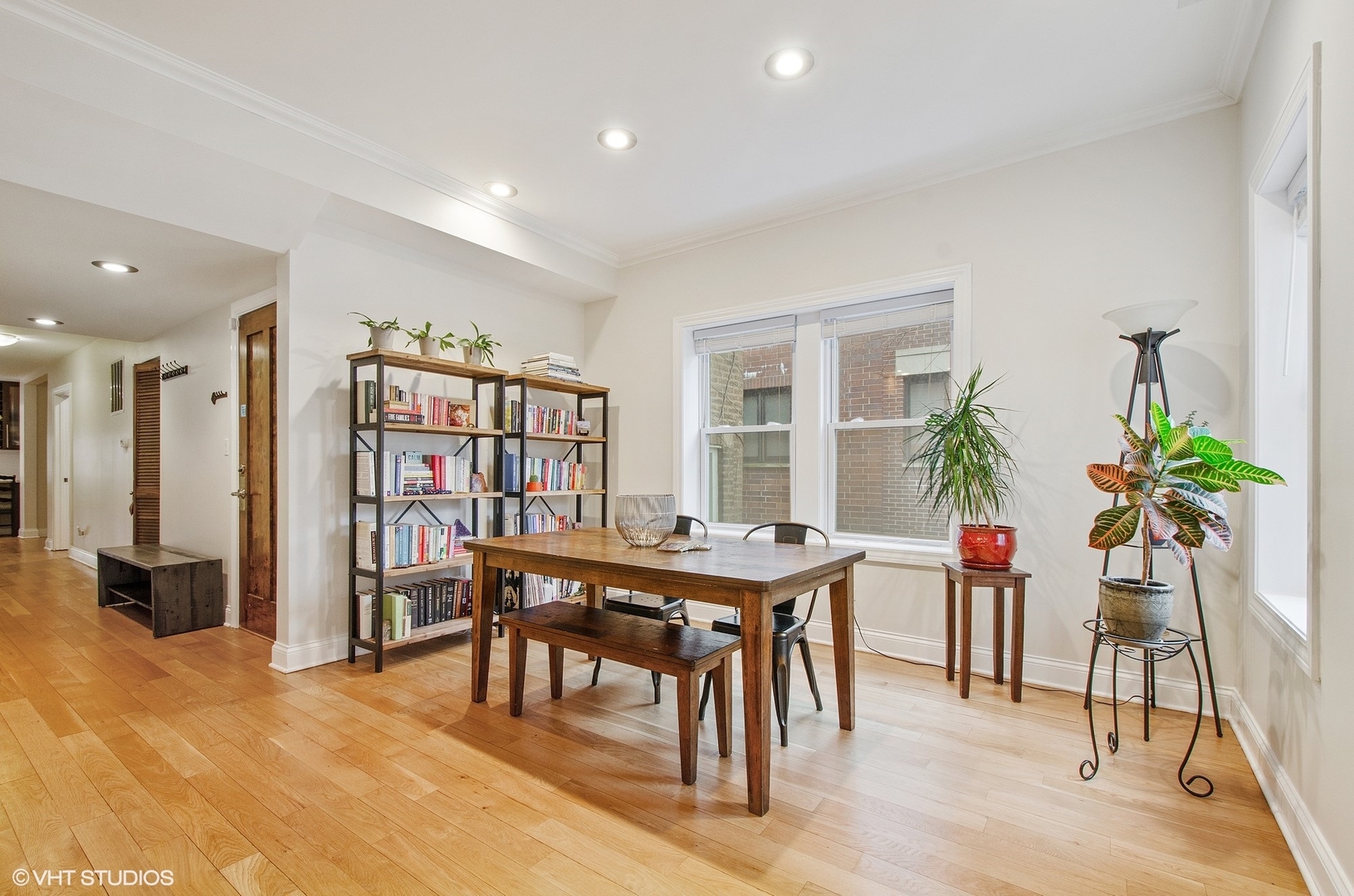 6967 North Sheridan Road, Unit 2 Chicago, IL 60626 - Photo 8 of 26 Gallery Image 8