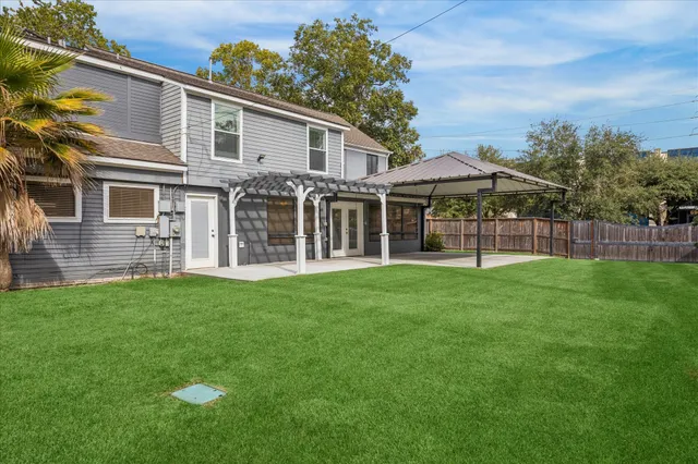 a view of a house with a backyard