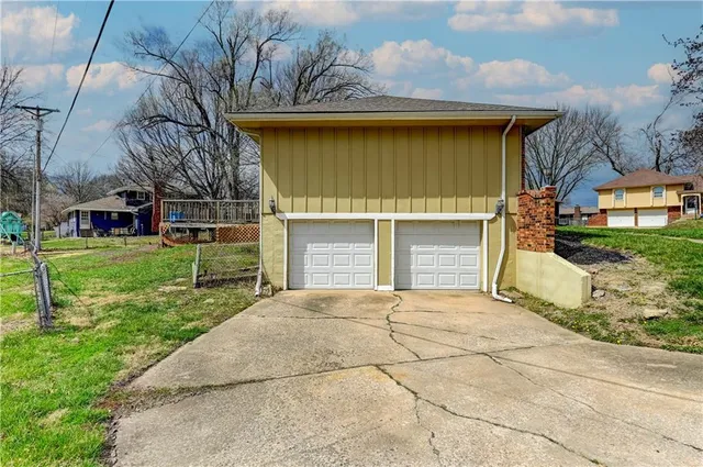 $245,000 | 12718 Oakland Avenue, Grandview, MO 64030