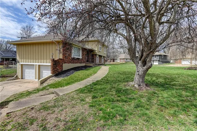 $245,000 | 12718 Oakland Avenue, Grandview, MO 64030