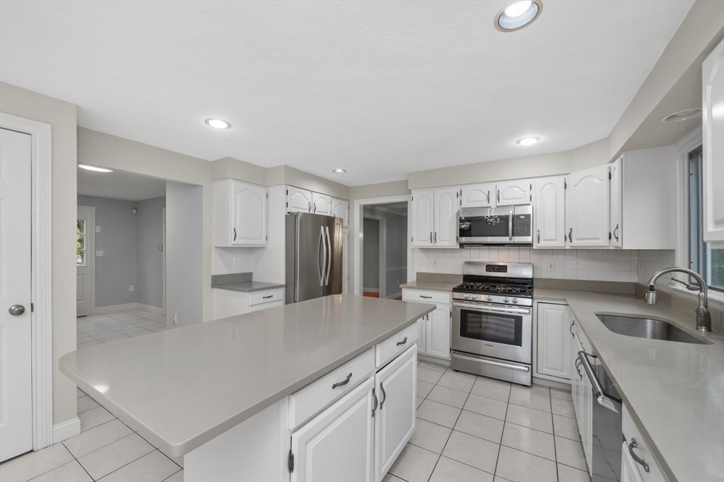 2 Minuteman Lane Wellesley, MA 02481 - Photo 12 of 39