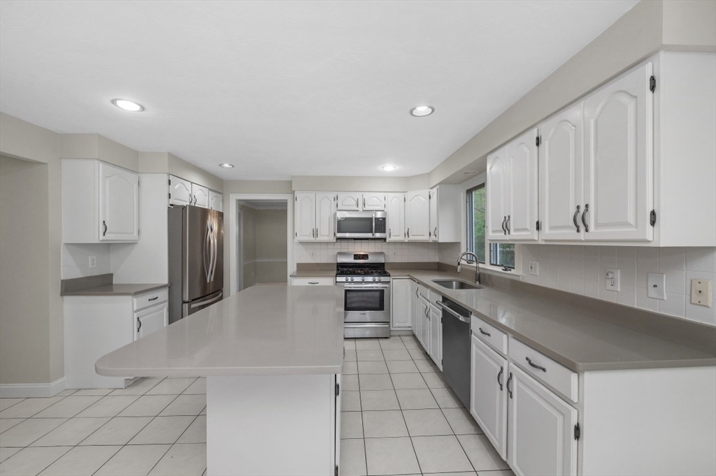 2 Minuteman Lane Wellesley, MA 02481 - Photo 14 of 39