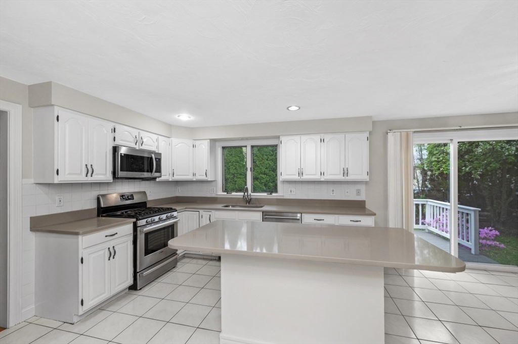 2 Minuteman Lane Wellesley, MA 02481 - Photo 15 of 39