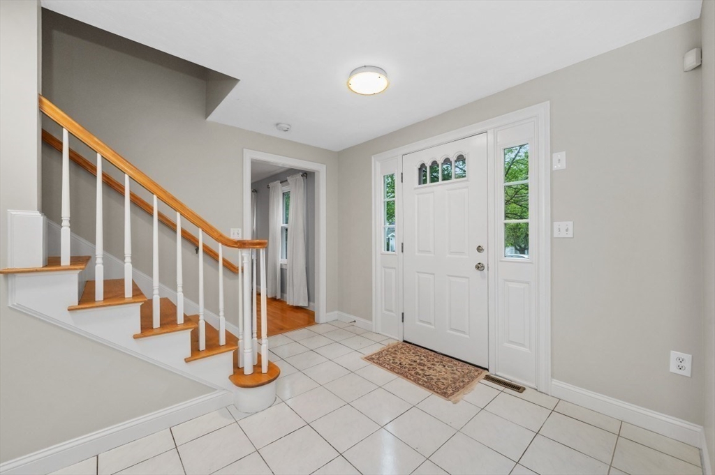 2 Minuteman Lane Wellesley, MA 02481 - Photo 5 of 39
