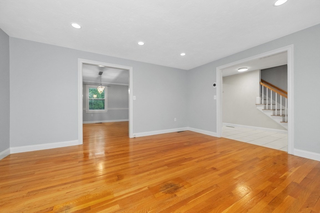 2 Minuteman Lane Wellesley, MA 02481 - Photo 6 of 39