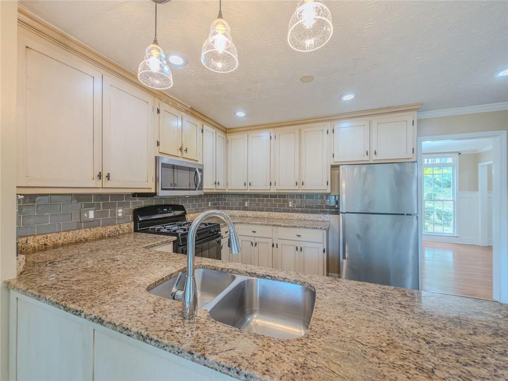 2092 Plantation Road Lawrenceville, GA 30044 - Photo 13 of 54